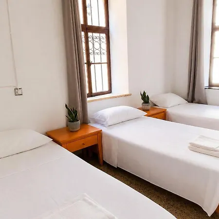 Rhodes Youth (adults Only) Ostello *