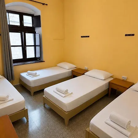 Rhodes Youth (adults Only) Ostello *