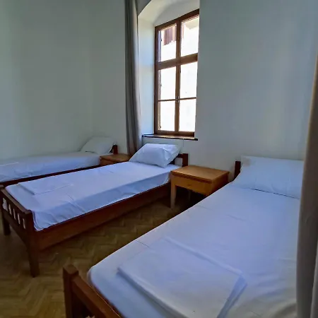 Rhodes Youth (adults Only) بيت شباب *